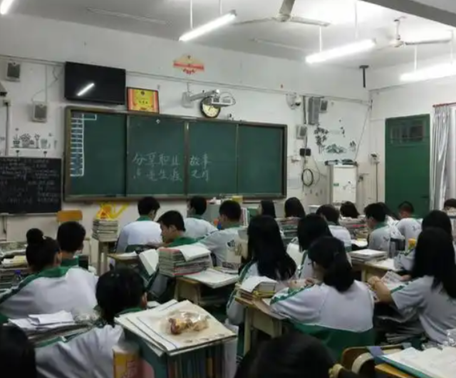 依靠高端硬件的认知壁垒乡村学校AI教育落地提供了可复制的样本